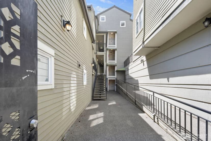 Property photo for 3901 Fremont Avenue N #202, Seattle photo 18