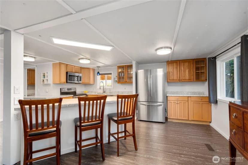 Property photo for 6978 Hannegan Road, Lynden photo 4
