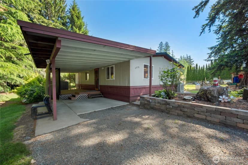 Property photo for 6978 Hannegan Road, Lynden photo 3