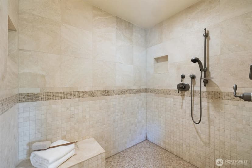 Property photo for 2416 96th Avenue Ne, Clyde Hill photo 17