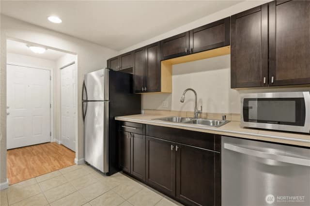 Property photo for 9494 Redmond-woodinville Road Ne #b307, Redmond photo 3