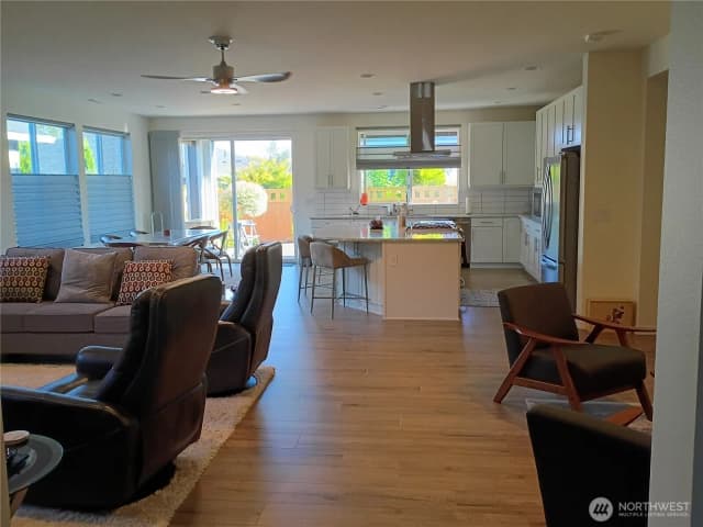 Property photo for 17913 150th Street E, Bonney Lake photo 2
