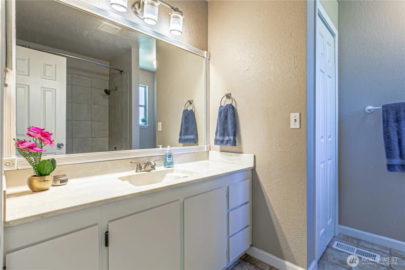 Property photo for 22344 122nd Avenue Se, Kent photo 30