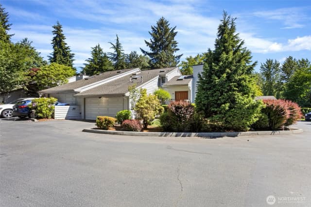 Property photo for 10 143rd Avenue Se #4, Bellevue