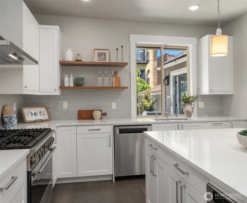 Property photo for 746 Broadway E, Seattle photo 19