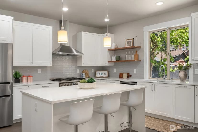 Property photo for 746 Broadway E, Seattle photo 17