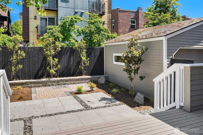 Property photo for 746 Broadway E, Seattle photo 24
