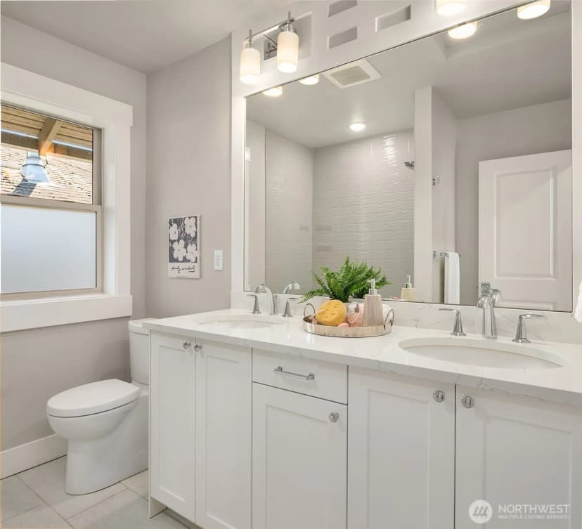 Property photo for 746 Broadway E, Seattle photo 32