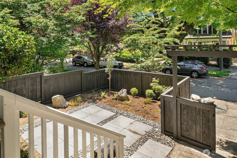 Property photo for 746 Broadway E, Seattle photo 38