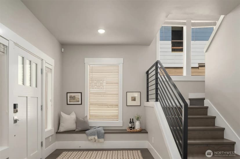 Property photo for 746 Broadway E, Seattle photo 4