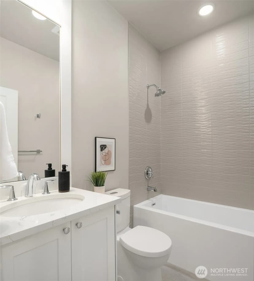 Property photo for 746 Broadway E, Seattle photo 25