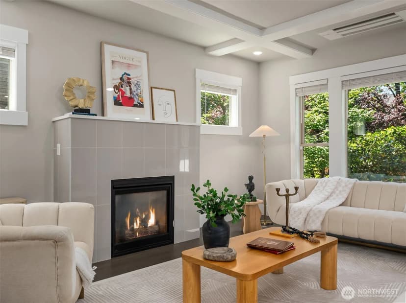 Property photo for 746 Broadway E, Seattle photo 10
