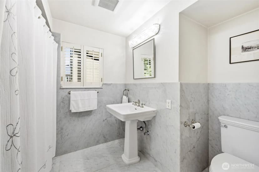 Property photo for 1637 Broadmoor Drive E, Seattle photo 16
