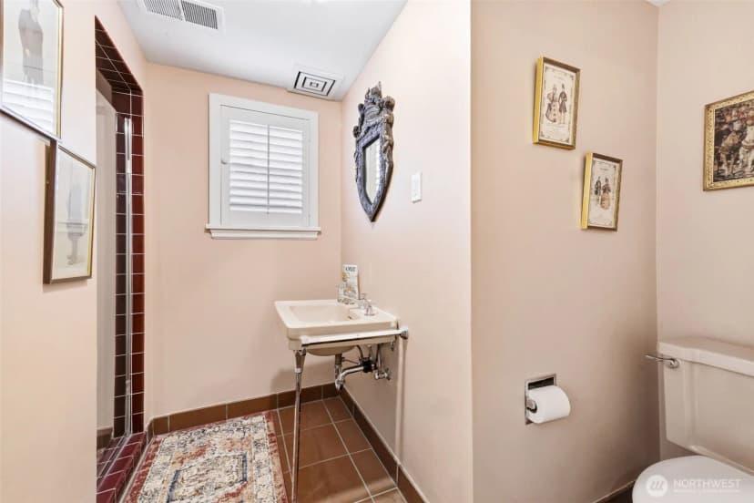 Property photo for 1637 Broadmoor Drive E, Seattle photo 23