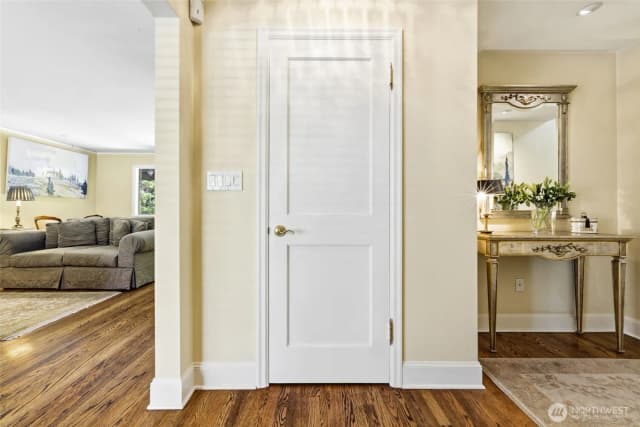 Property photo for 1637 Broadmoor Drive E, Seattle photo 4