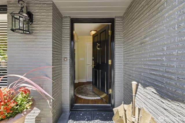Property photo for 1637 Broadmoor Drive E, Seattle photo 3