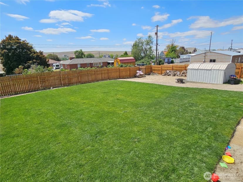 Property photo for 114 E 7th Street, Lind photo 23