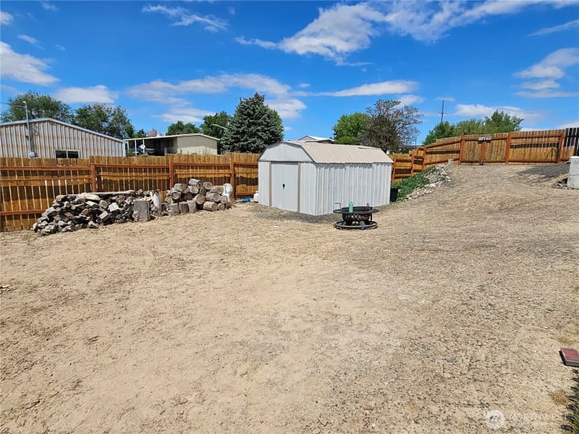 Property photo for 114 E 7th Street, Lind photo 33