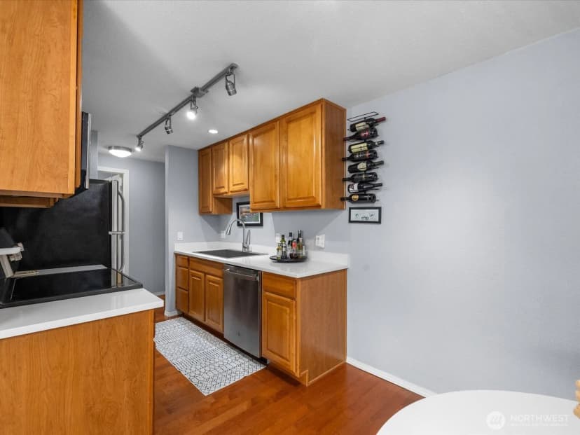 Property photo for 14300 32nd Avenue Ne #408, Seattle photo 18