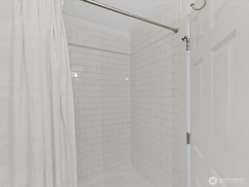 Property photo for 14300 32nd Avenue Ne #408, Seattle photo 26