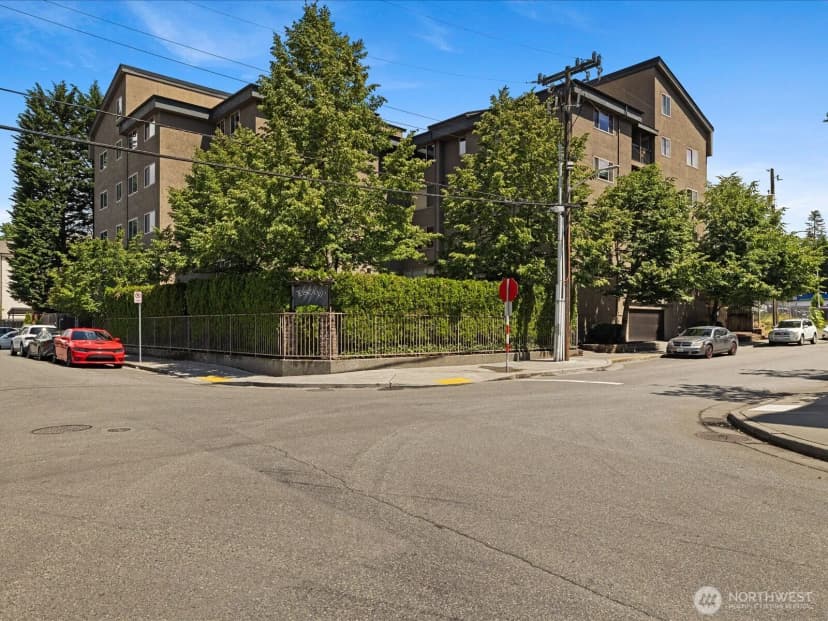 Property photo for 14300 32nd Avenue Ne #408, Seattle photo 5