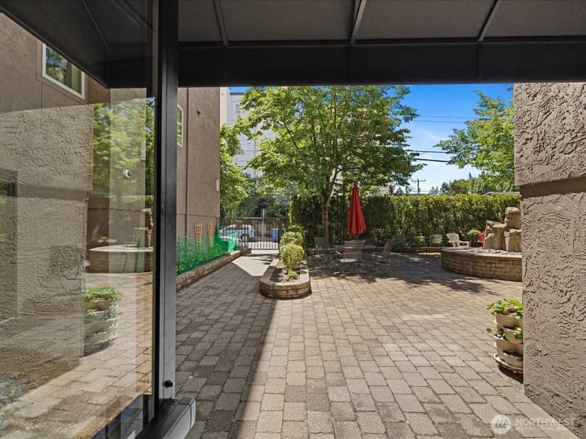 Property photo for 14300 32nd Avenue Ne #408, Seattle photo 11