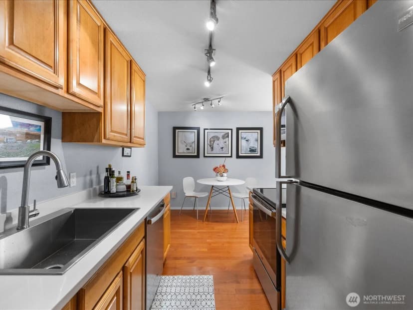 Property photo for 14300 32nd Avenue Ne #408, Seattle photo 16