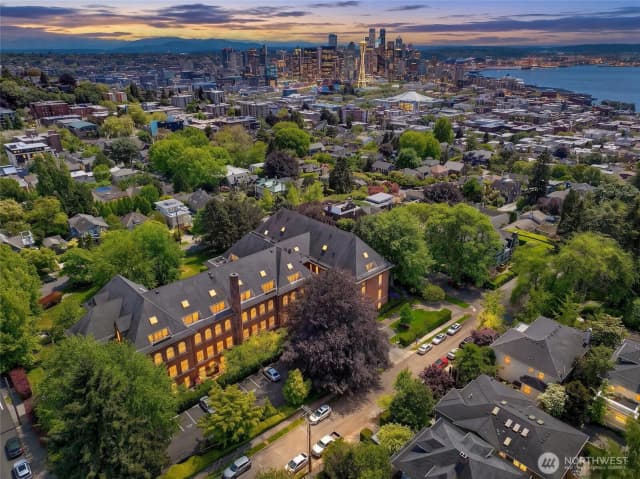 Property photo for 1401 5th Avenue W #306, Seattle photo 3