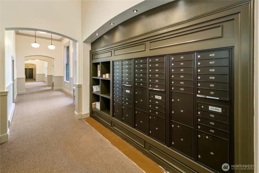 Property photo for 1401 5th Avenue W #306, Seattle photo 16