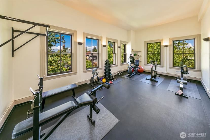 Property photo for 1401 5th Avenue W #306, Seattle photo 17