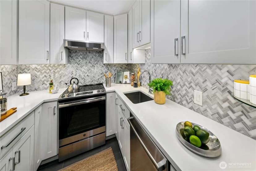 Property photo for 1401 5th Avenue W #306, Seattle photo 11