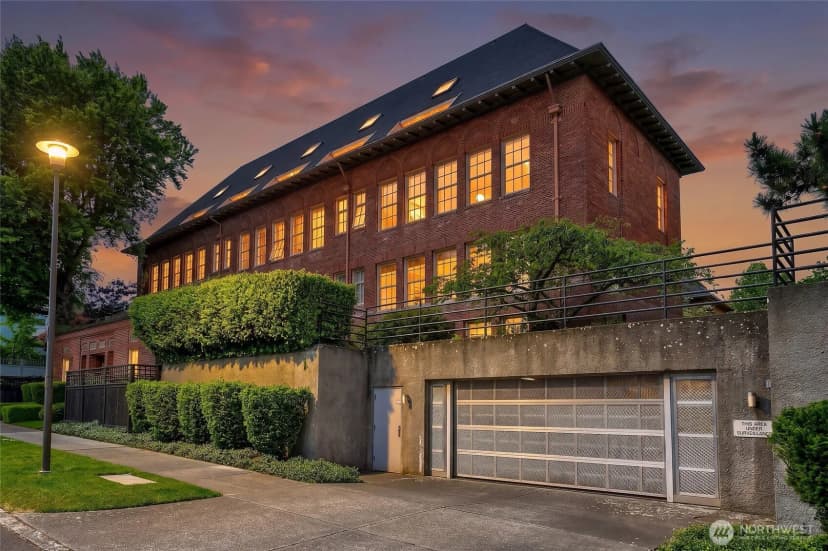 Property photo for 1401 5th Avenue W #306, Seattle photo 19