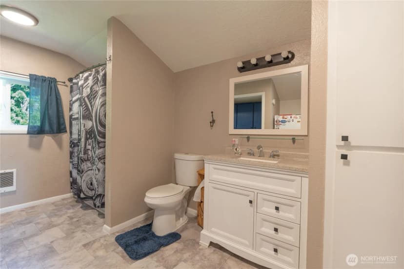 Property photo for 621 S First Street, Toledo photo 10