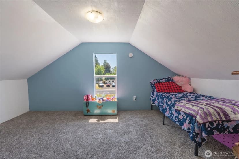 Property photo for 621 S First Street, Toledo photo 12