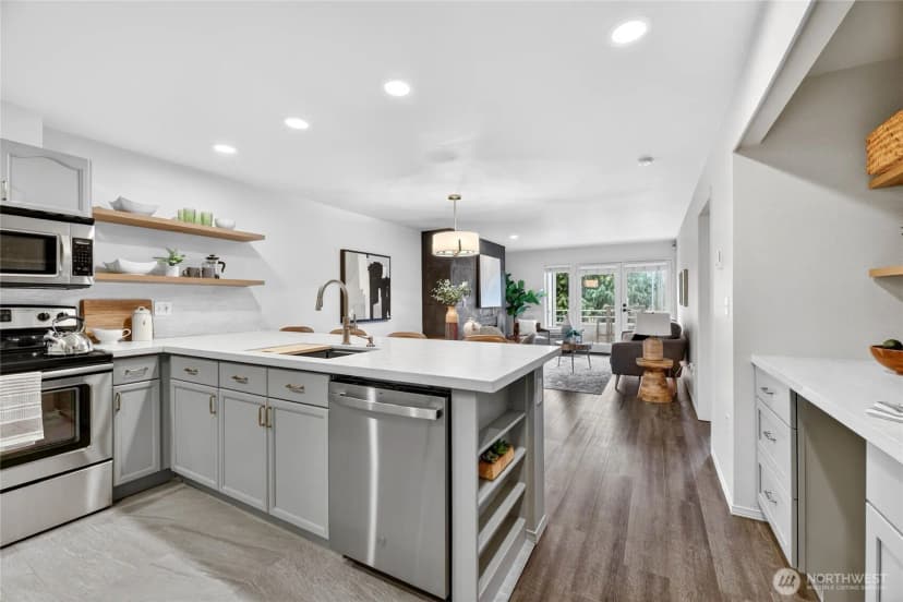 Property photo for 4457 44th Avenue Sw #101, Seattle photo 6