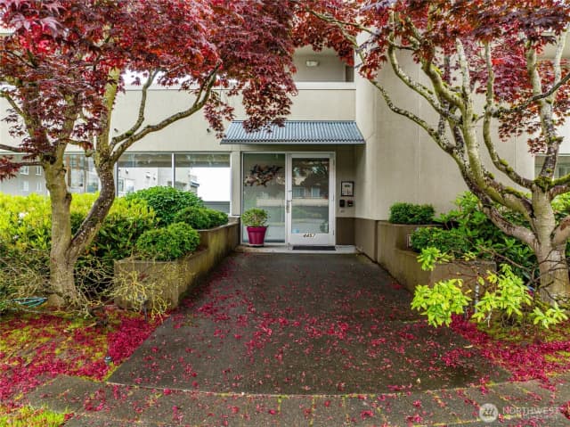 Property photo for 4457 44th Avenue Sw #101, Seattle photo 3