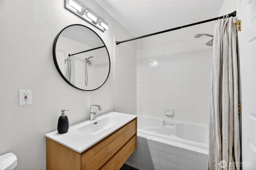 Property photo for 4457 44th Avenue Sw #101, Seattle photo 22