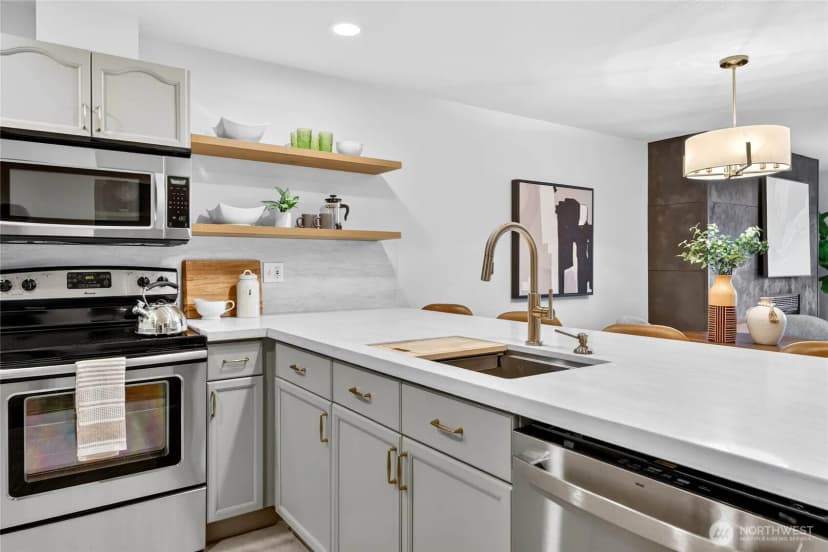 Property photo for 4457 44th Avenue Sw #101, Seattle photo 8