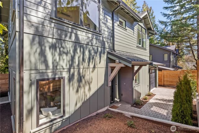 Property photo for 3022 Ne 95th, Seattle photo 3