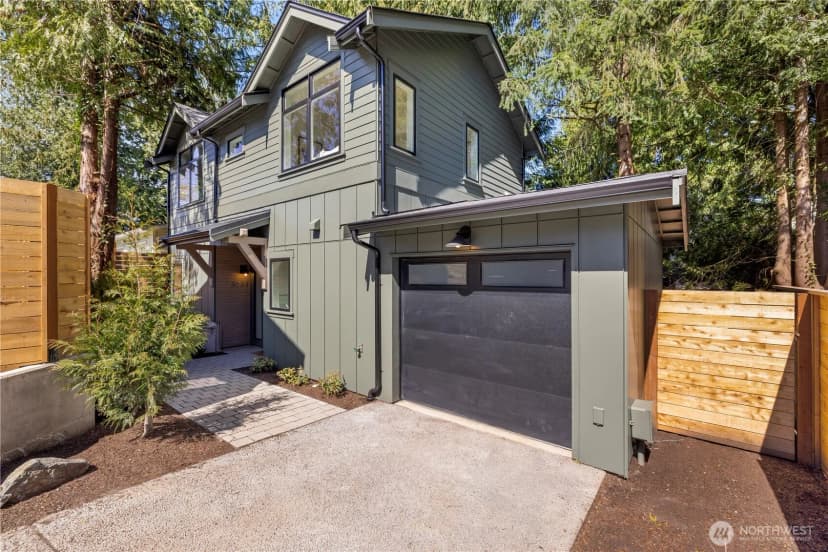 Property photo for 3022 Ne 95th, Seattle photo 2