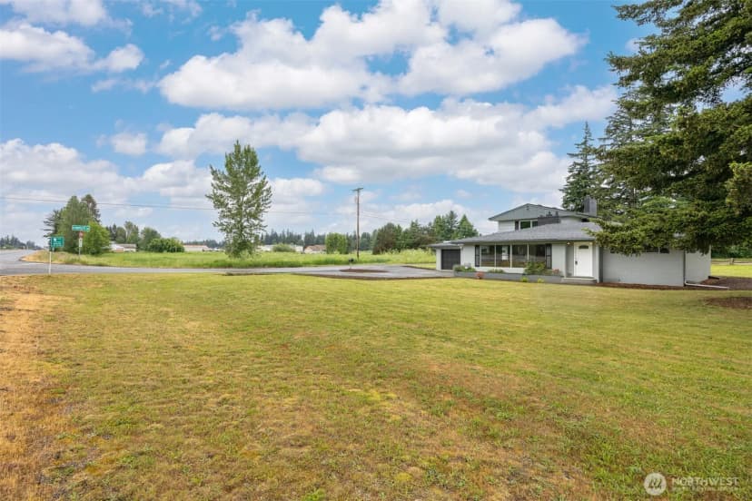 Property photo for 108 W Bartlett Road, Lynden photo 2