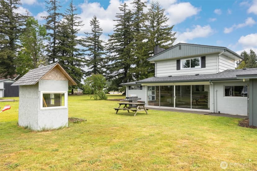 Property photo for 108 W Bartlett Road, Lynden photo 7