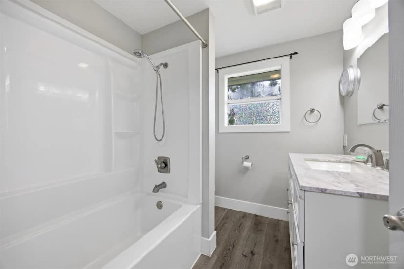Property photo for 108 W Bartlett Road, Lynden photo 24