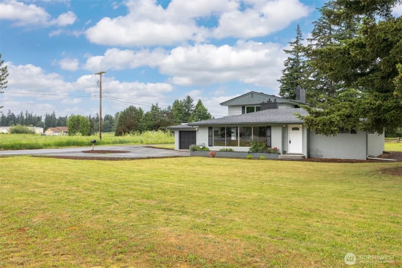 Property photo for 108 W Bartlett Road, Lynden photo 3