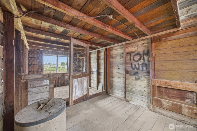 Property photo for 108 W Bartlett Road, Lynden photo 35