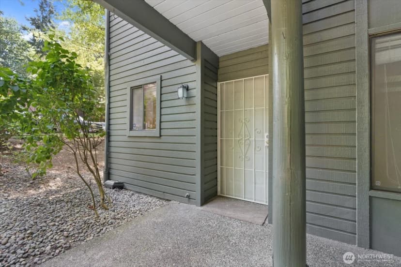 Property photo for 10015 Ne 123rd Street #g-a, Kirkland photo 2