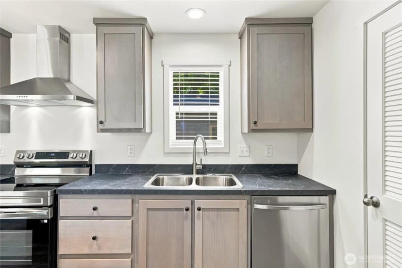 Property photo for 102 Sir Lancelot Way, Castle Rock photo 11