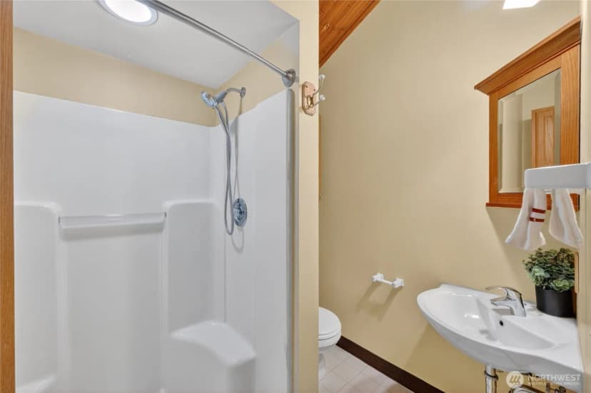 Property photo for 418 Briar Road, Bellingham photo 31