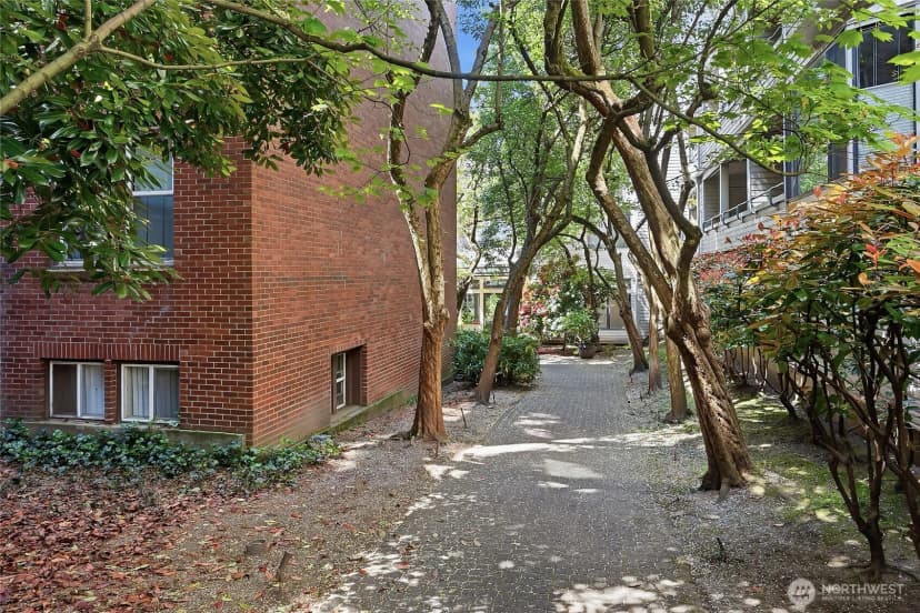 Property photo for 211 Summit Avenue E #405, Seattle photo 24