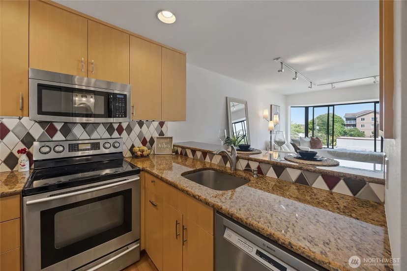 Property photo for 211 Summit Avenue E #405, Seattle photo 14